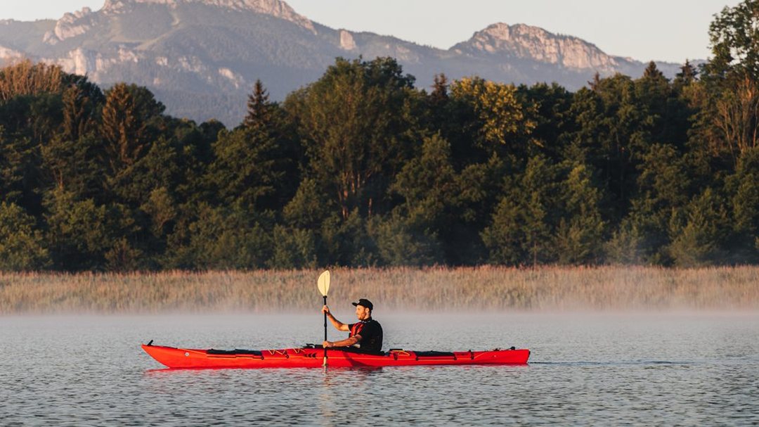 Prijon Seatron Seekajak im Morgenlicht